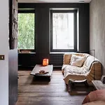 Shelter 7 *